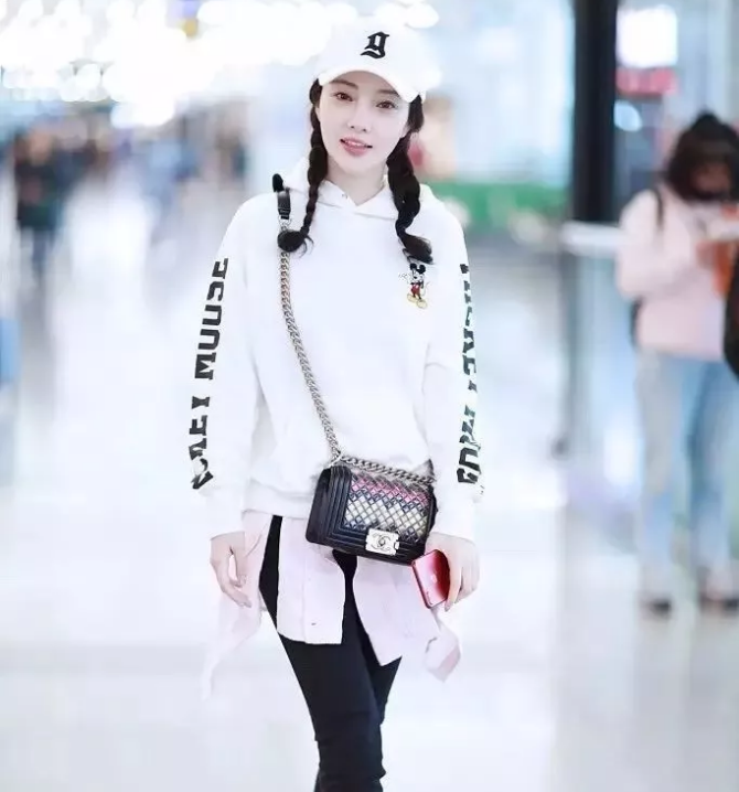 今年秋冬最chic！原來短發和帽子這么配??！